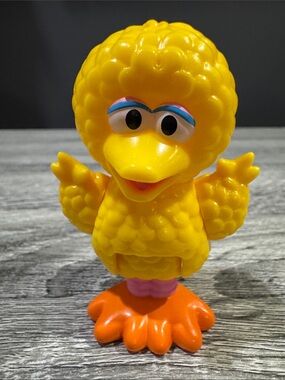 Sesame Street | Neighbourhood Fiends: Big Bird - 3” Collectible Posable Figure